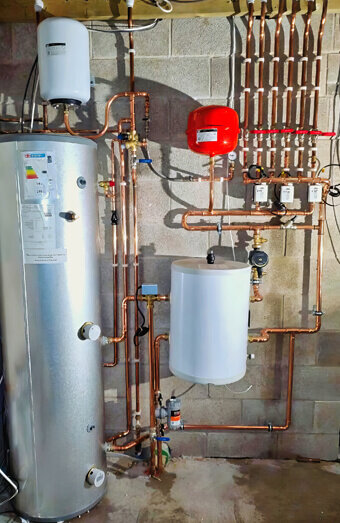 https://maylandsplumber.com.au/uploads/2025/06/commercial-plumbing-915367.jpg
