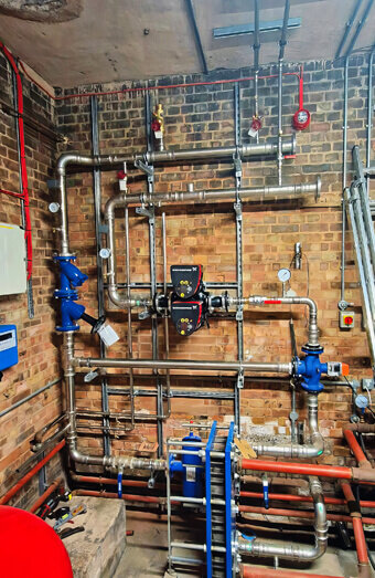 https://maylandsplumber.com.au/uploads/2025/06/commercial-plumbing-923198.jpg