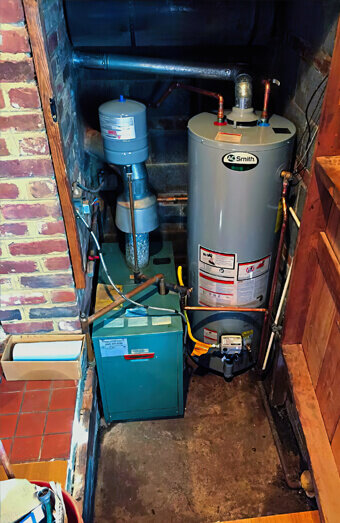 https://maylandsplumber.com.au/uploads/2025/06/hot-water-189087.jpg