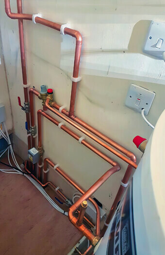 https://maylandsplumber.com.au/uploads/2025/06/hot-water-301986.jpg
