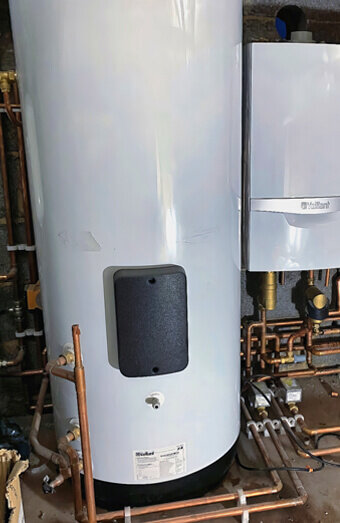 https://maylandsplumber.com.au/uploads/2025/06/hot-water-410504.jpg